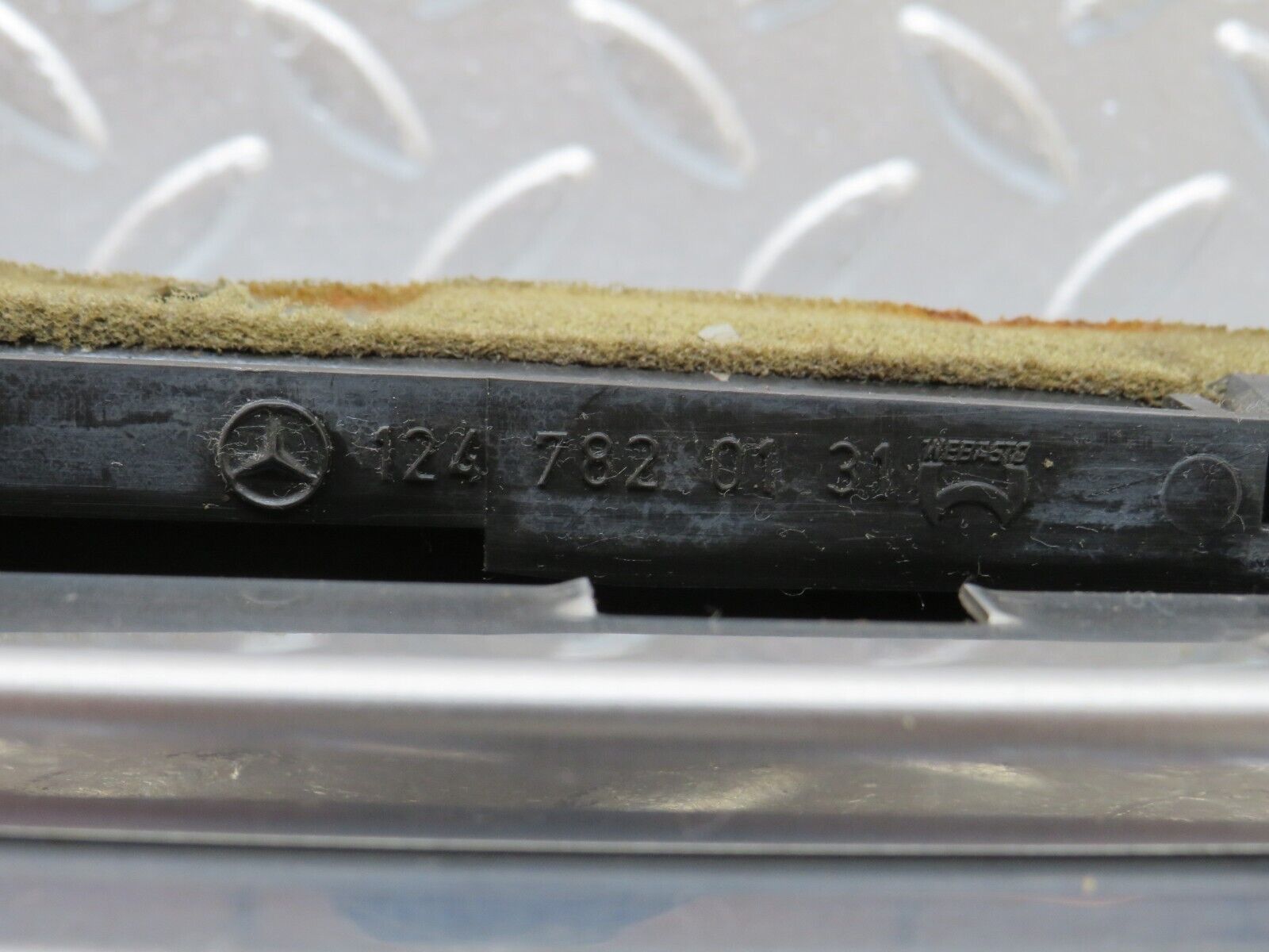 34216 Mercedes-Benz W124 260E Power Sunroof Frame 1247820131 1247820231