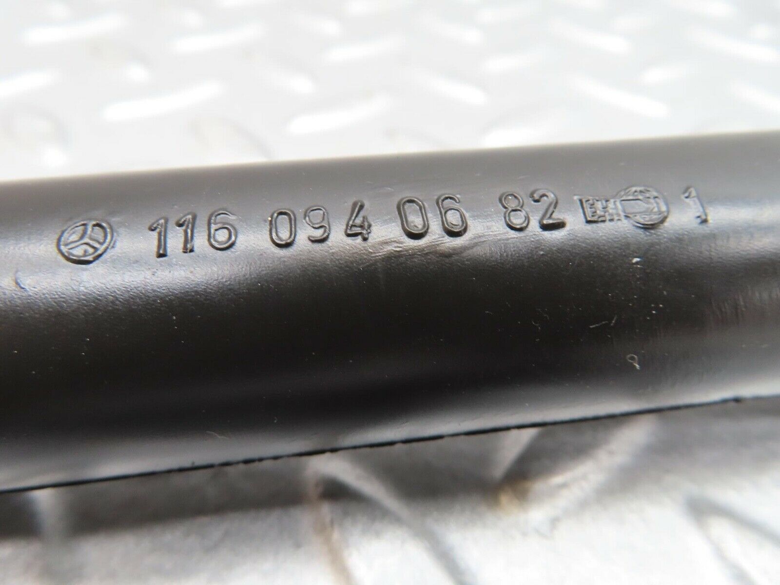 14419 Mercedes-Benz W116 350SE Air Intake Breather Hose 1160940682