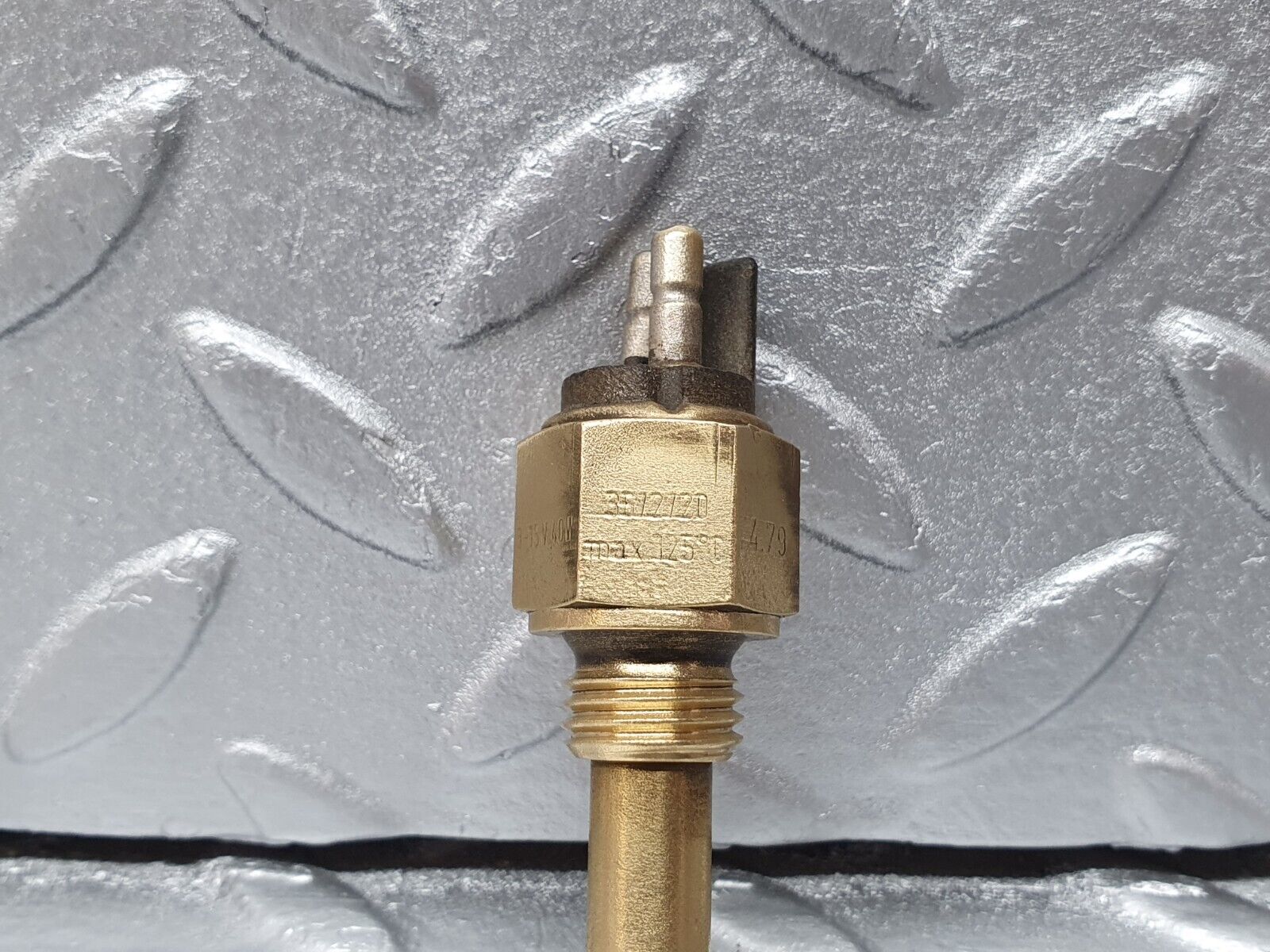 41326 Mercedes-Benz C107 450SLC Coupe Temperature Sensor VDO