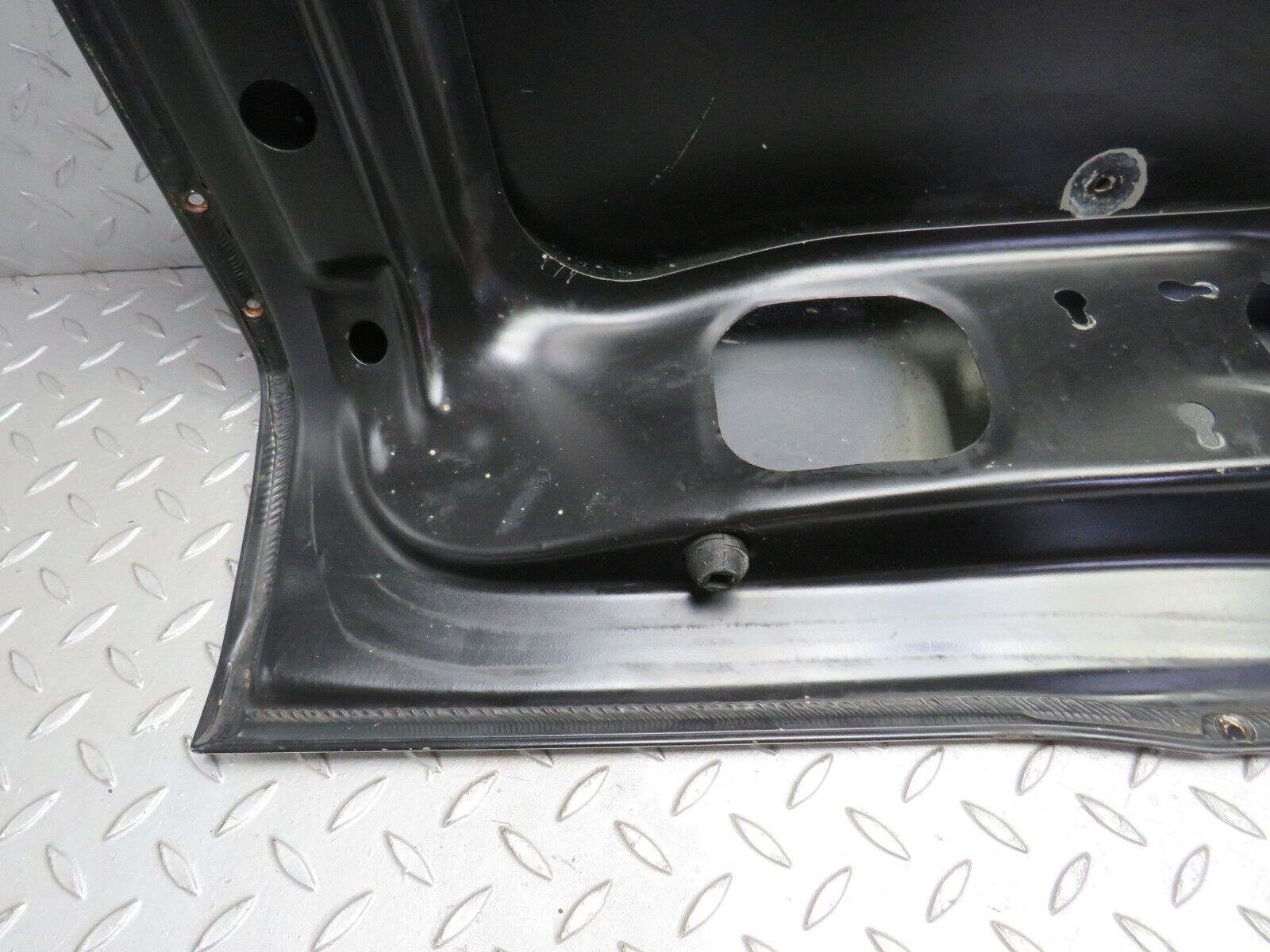 31823 Mercedes-Benz W201 190LE 1.8L Boot Lid Trunk Door