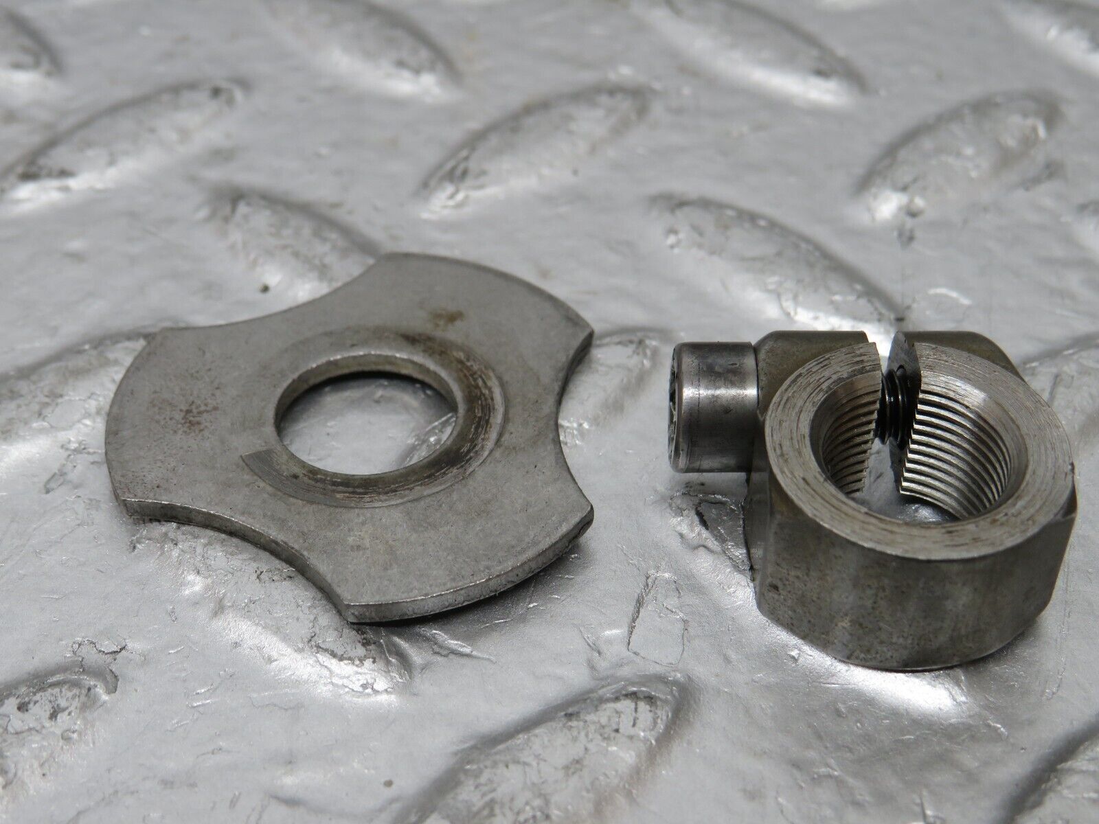 25654 Mercedes-Benz W124 280E Wheel Hub Locking Cap