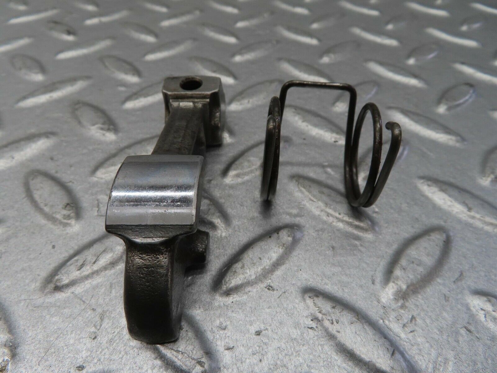 13372 Mercedes-Benz W111 230S Valve Rocker Arm With Retaining Spring