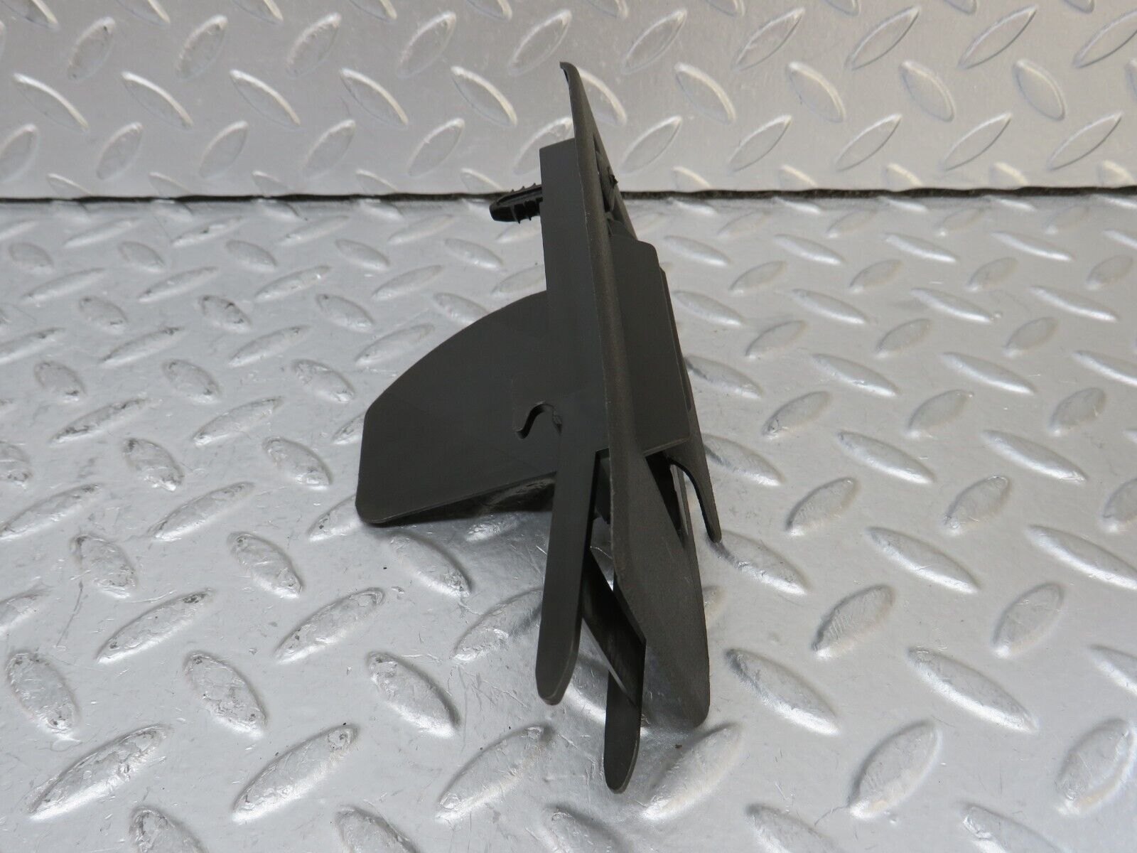 34999 Mercedes-Benz W210 320E Under Dash Air Vent Pair 2108300366 2108300466