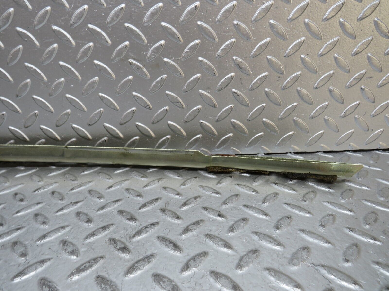 29194 Mercedes-Benz C124 320CE Coupe Left Door Window Channel