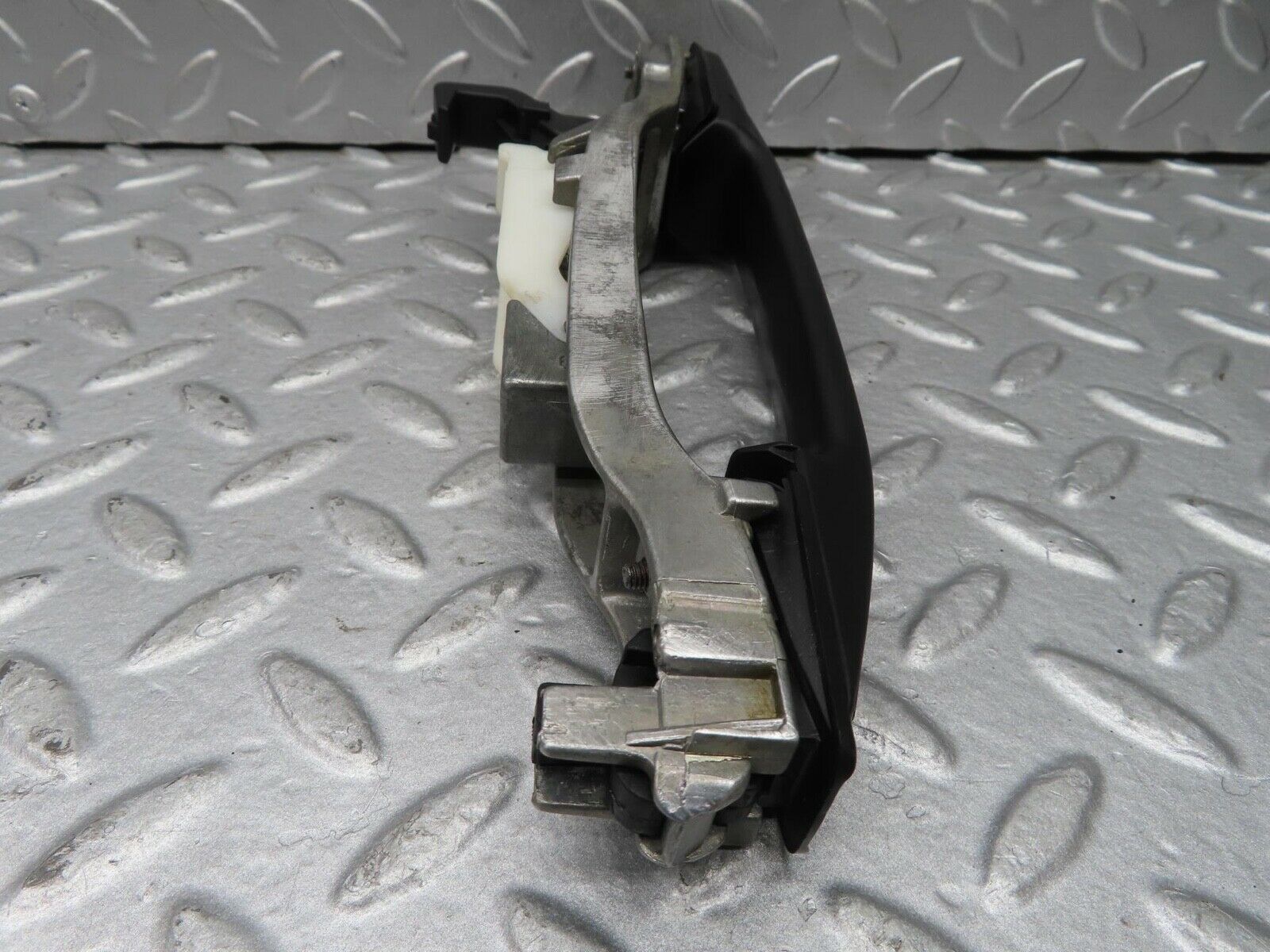 16519 Mercedes-Benz W124 260E Rear Left Exterior Door Handle