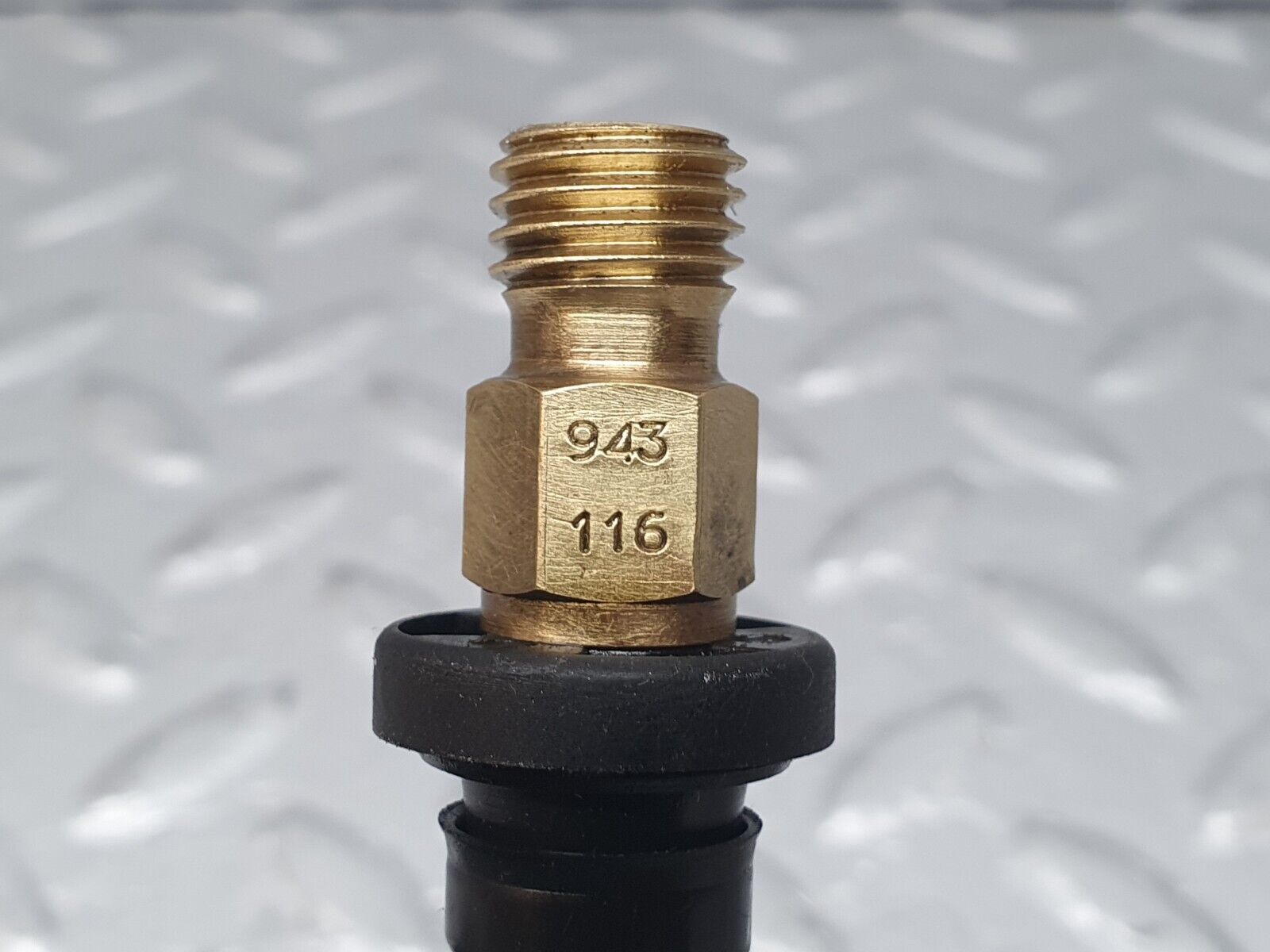 41037 Mercedes-Benz W126 300SE Fuel Injector Bosch 0000785623 0437502047