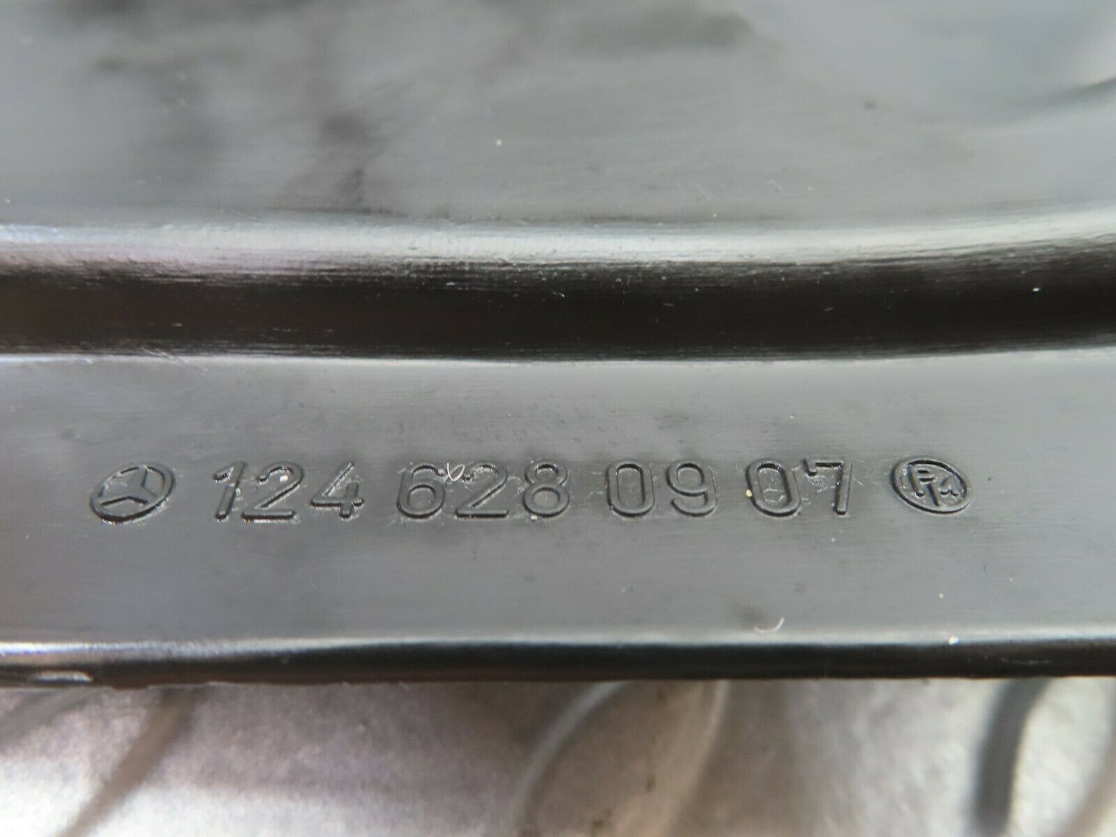 6727 Mercedes-Benz S124 E220 Wagon Covering Side Member Left 1246280907