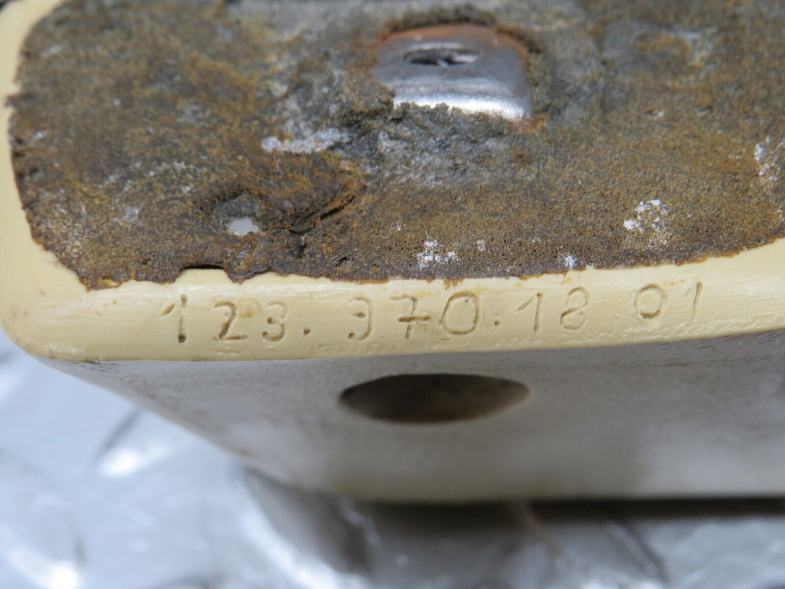 33670 Mercedes-Benz W123 280E Rear Right Interior Door Handle Beige 1239701801