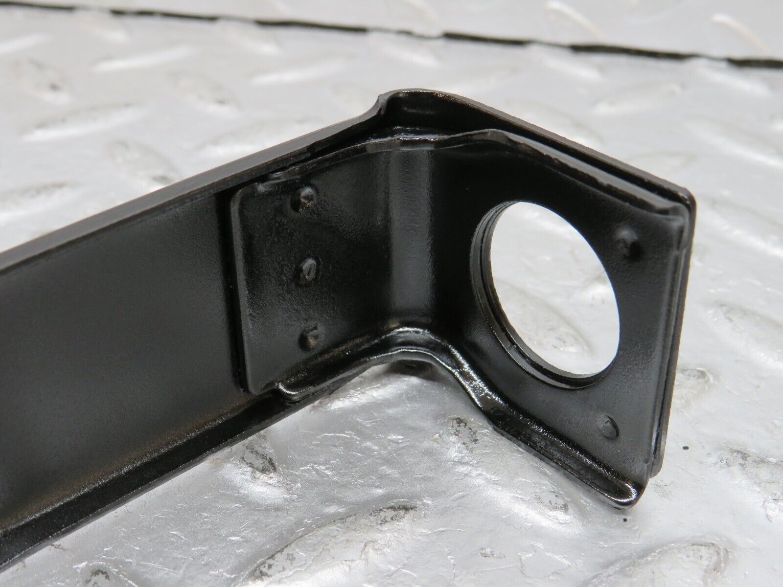 33393 Mercedes-Benz W202 C180 Fuel Tank Tightening Strap 2024700740