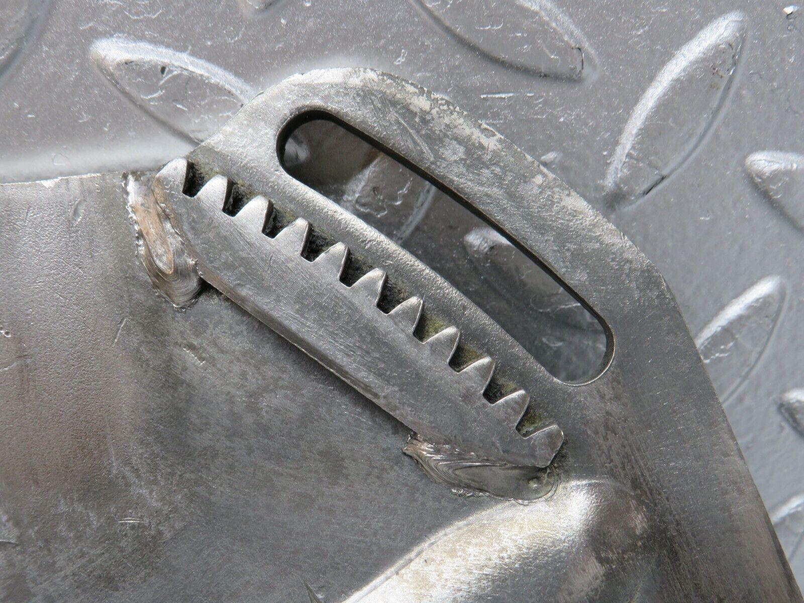 0064 Mercedes-Benz W116 350SE Power Steering Pump Bracket