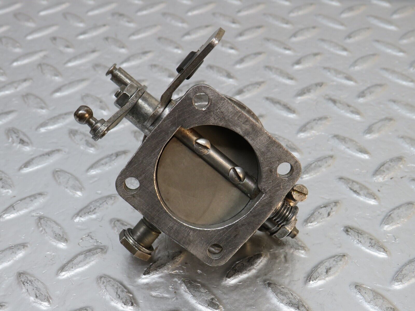 0331 Mercedes-Benz W123 220D Throttle Body 6150700227