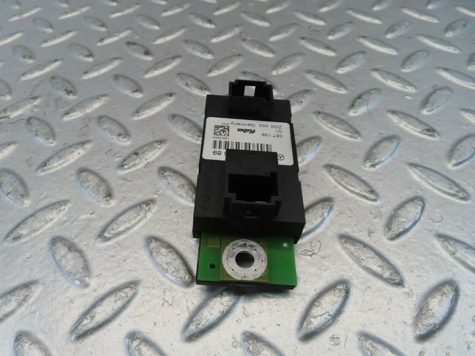 11137 Mercedes-Benz W221 S320 Antenna Module Amplifier 2218201889