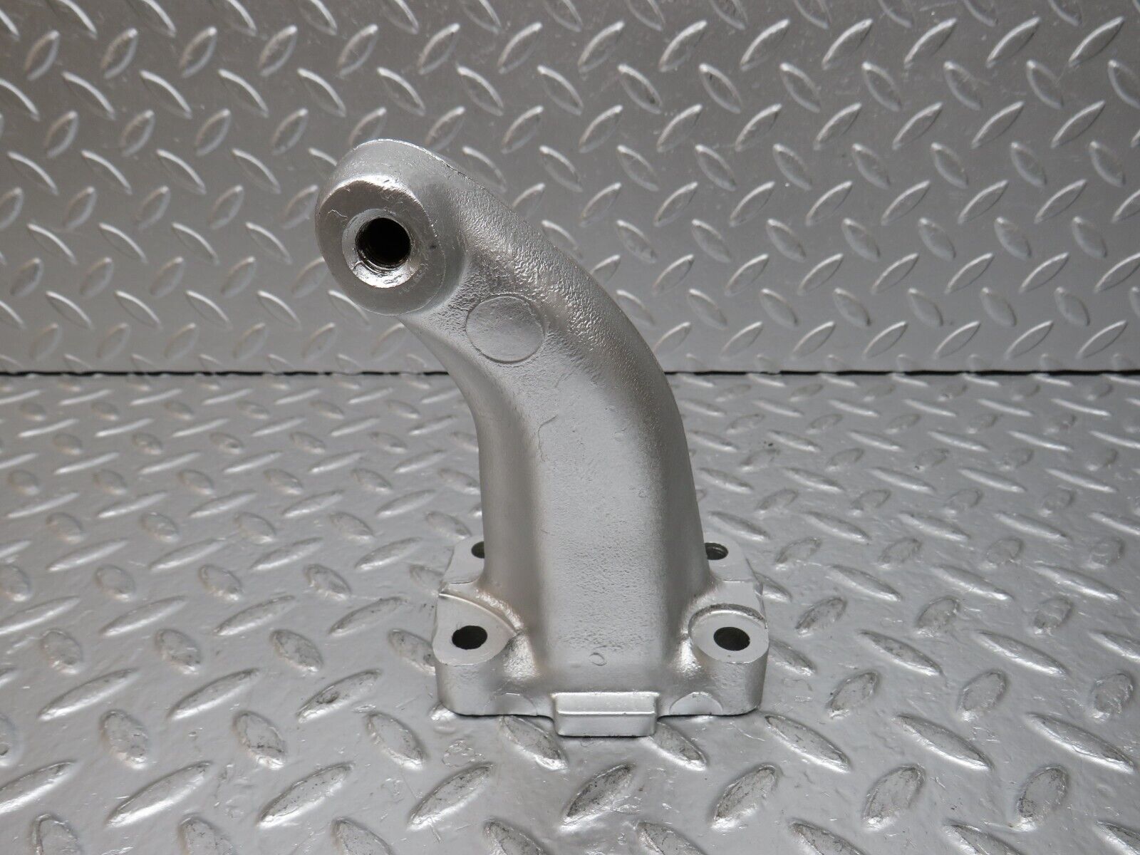 0880 Mercedes-Benz W123 240D Engine Mount Bracket Left Side 6152231304