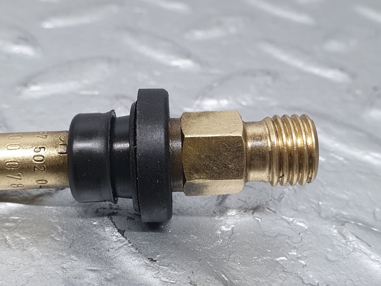 41035 Mercedes-Benz W126 300SE Fuel Injector Bosch 0000785623 0437502047