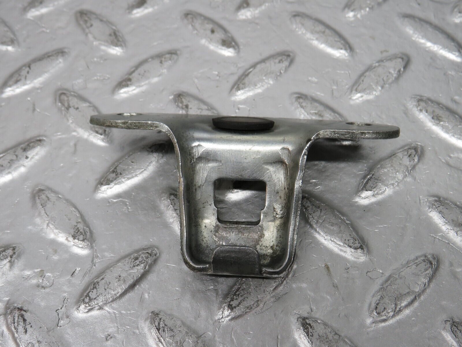 31069 Mercedes-Benz W123 200D Trunk Lock Latch 1237580150