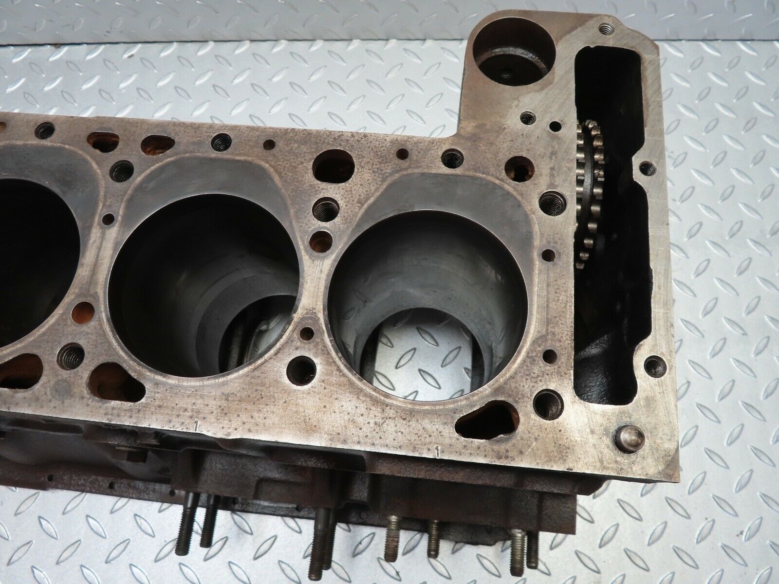 18164 Mercedes-Benz W123 200 Engine Block 1150110301 M115.938