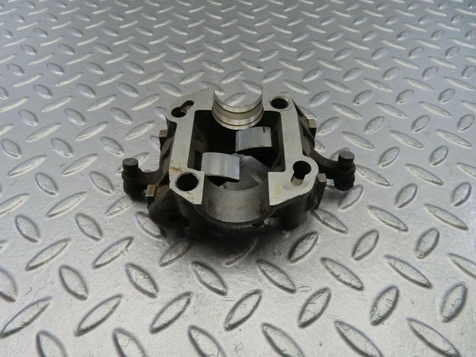 10073 Mercedes-Benz C123 230CE Coupe Rocker Arms Camshaft Bearing Block 1020510010