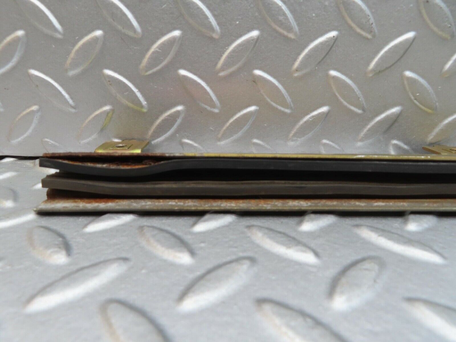 1110 Mercedes-Benz C123 230CE Coupe Front Right Door Window Bottom Rail