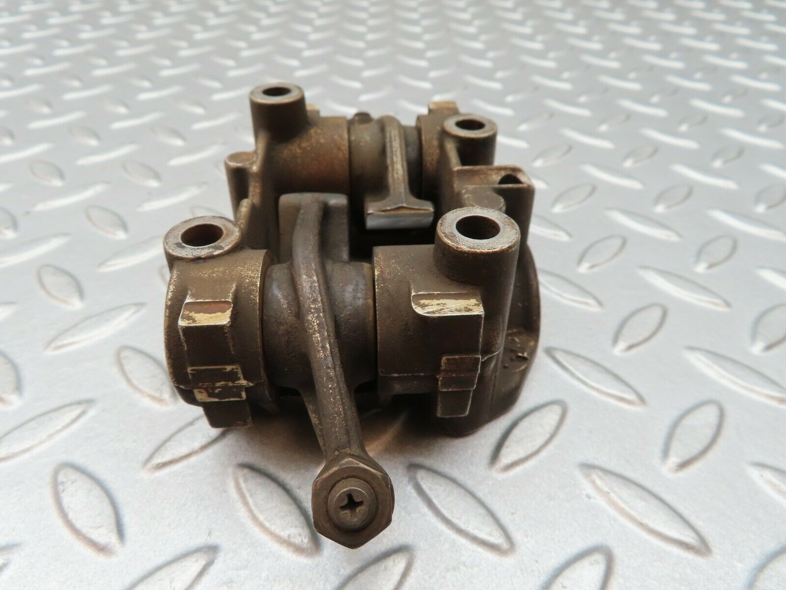 3890 Mercedes-Benz S123 200T Wagon Rocker Arms Camshaft Bearing Block 1020512110