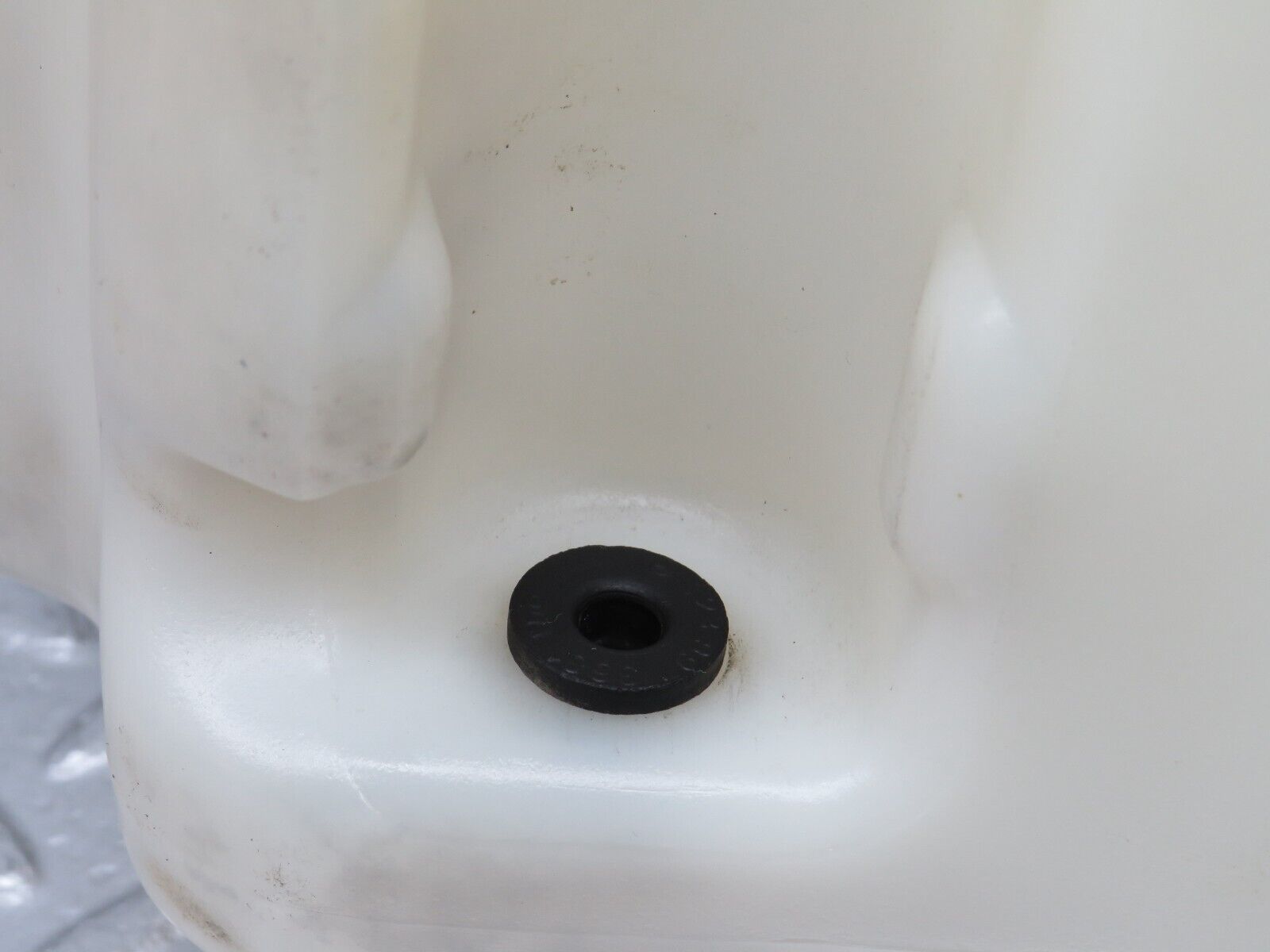 38241 Mercedes-Benz R129 280SL Coupe Windscreen Washer Fluid Reservoir 1298600360 1238690172