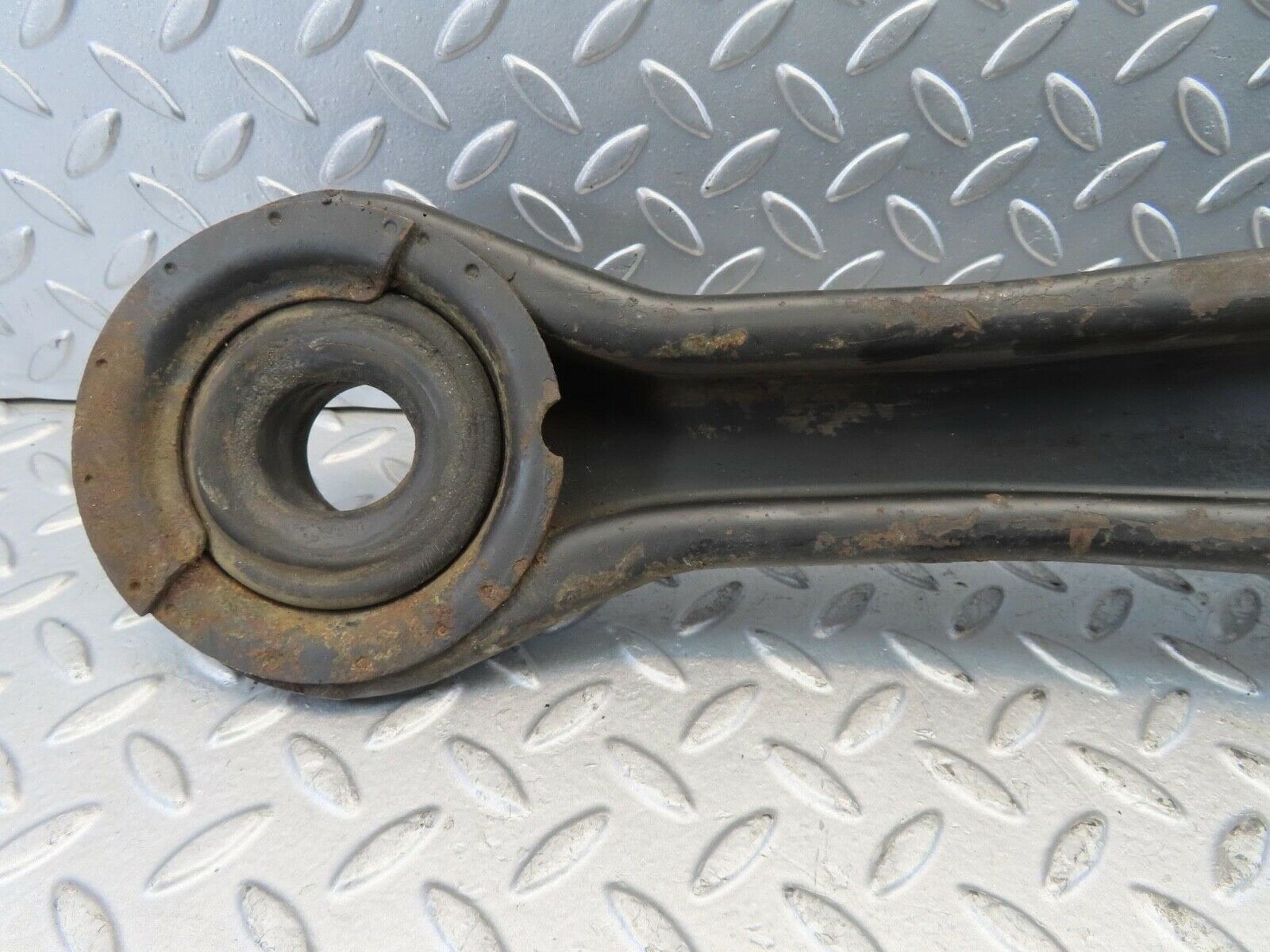 11627 Mercedes-Benz W108 280SE Rear Right Axle Spring Coil Mount