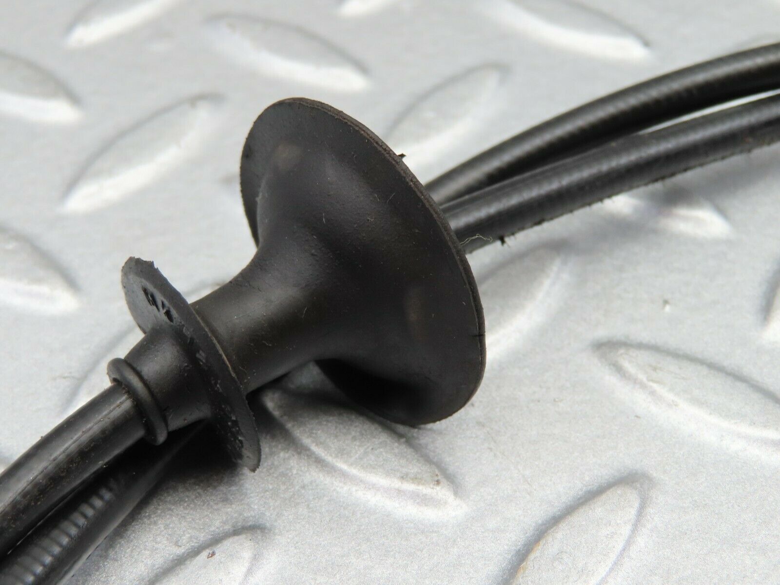 5929 Mercedes-Benz W123 200 Bonnet Release Cable