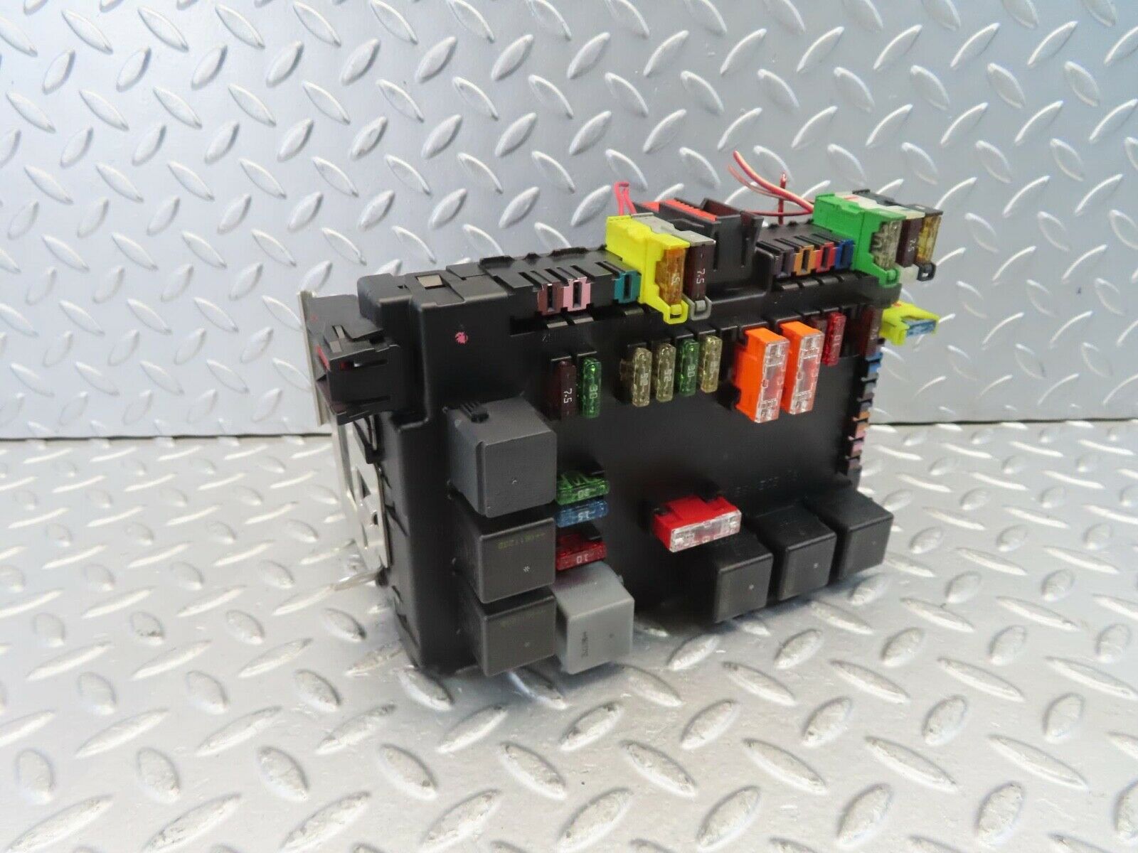 11121 Mercedes-Benz W221 S320 Rear Fuse Box 2215403050