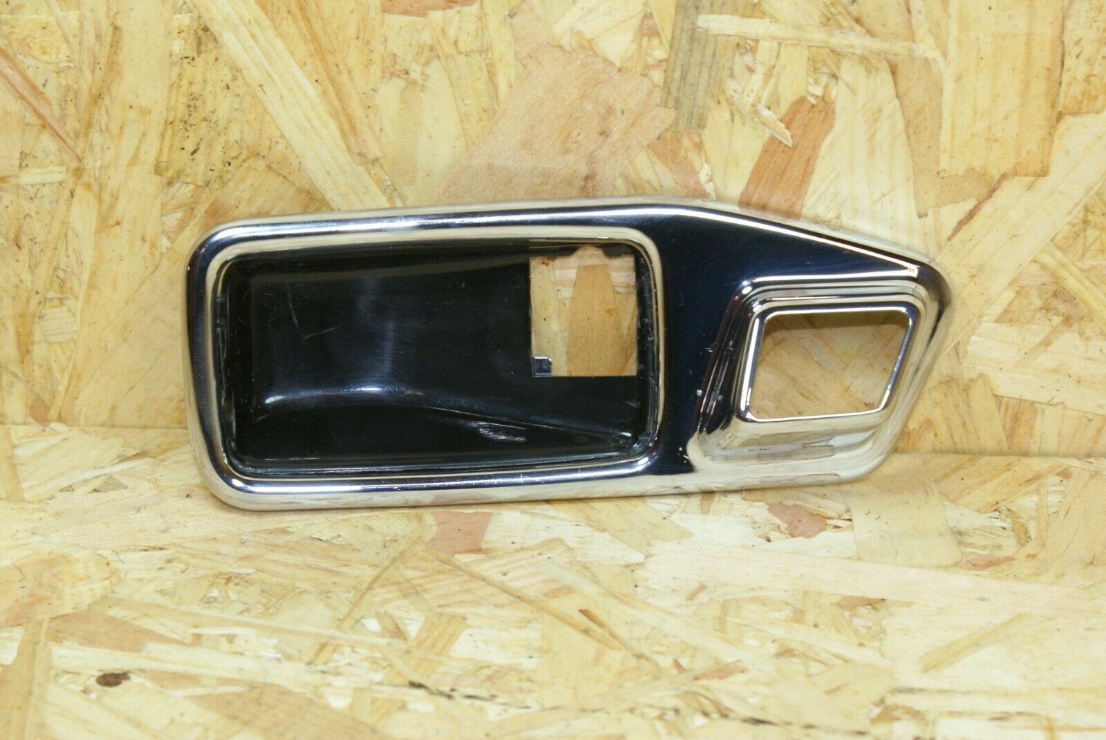 2254 Mercedes-Benz W123 280E Chrome Frame For Door Opener Left 1167660111