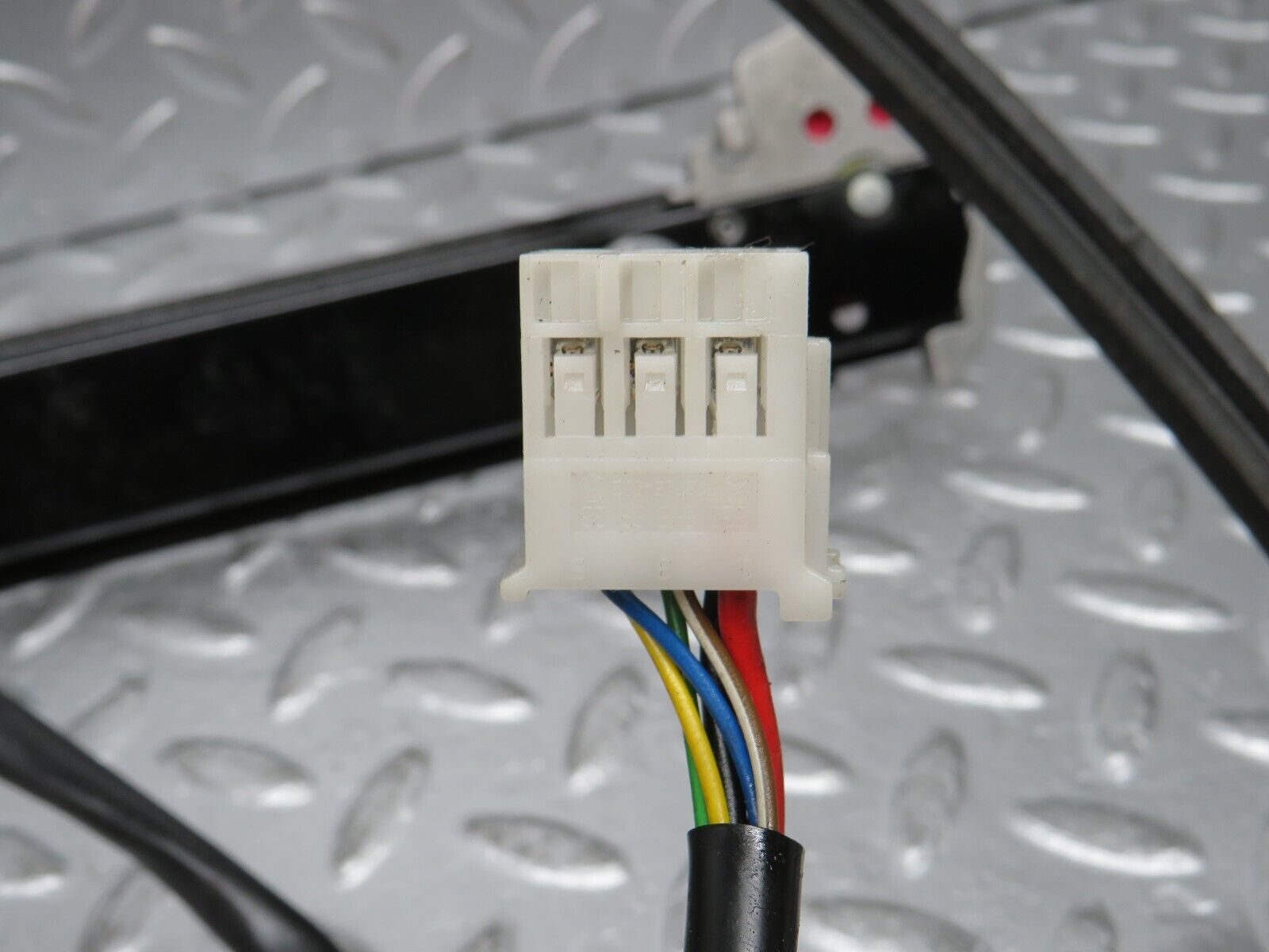 32288 Mercedes-Benz W220 S430 Front Left Window Regulator Siemens 2208200715