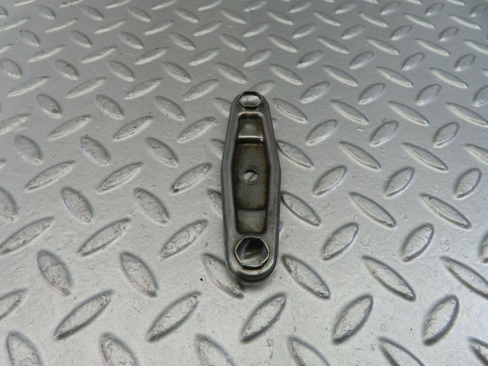 10082 Mercedes-Benz C123 230CE Coupe Fuel Injector Nozzle Clamp Bracket