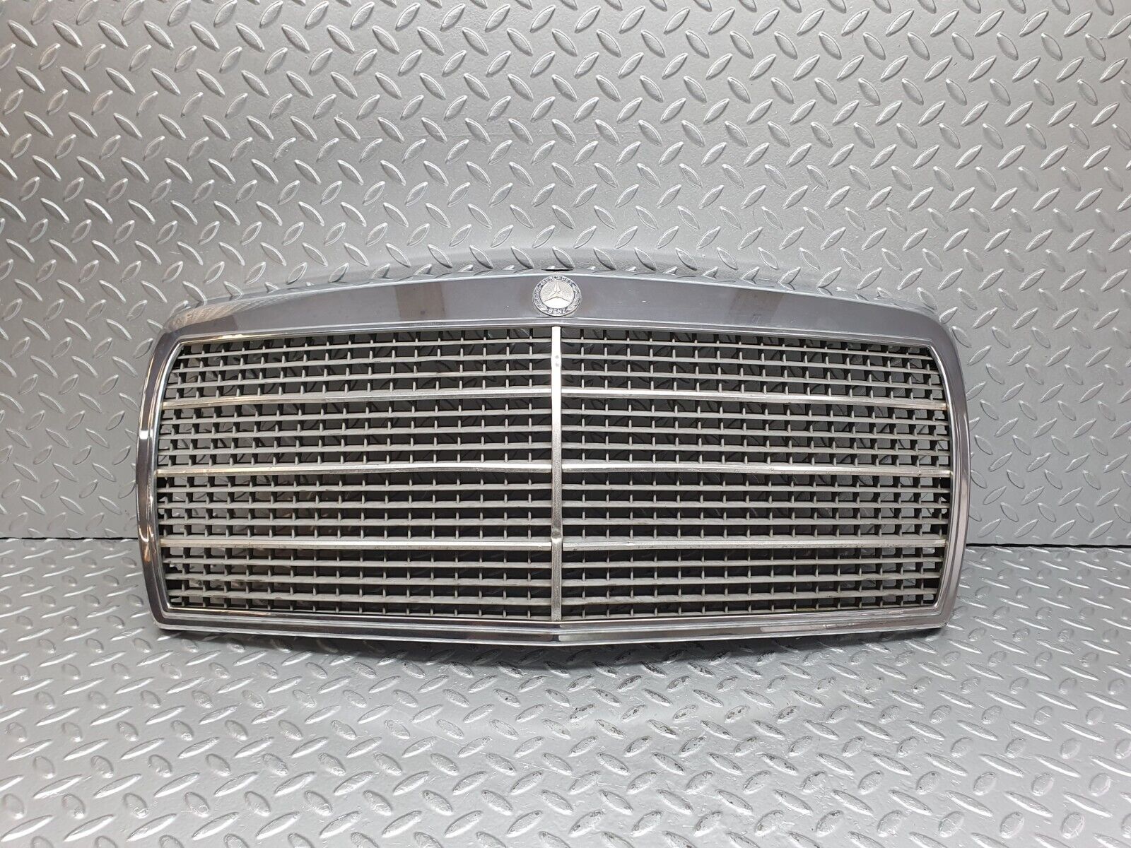 41221 Mercedes-Benz W126 300SE Bonnet Grill Chrome 1268880423