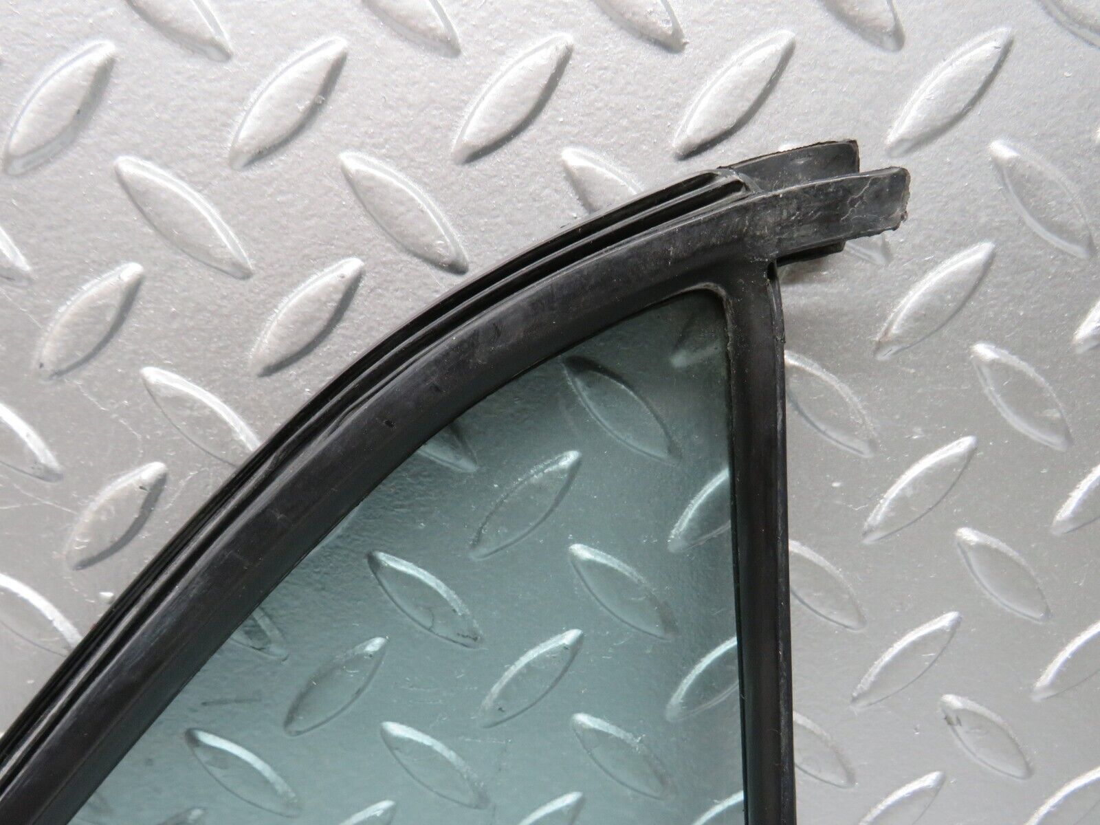 28858 Mercedes-Benz W123 230E Rear Left Quarter Window Glass 1237350124