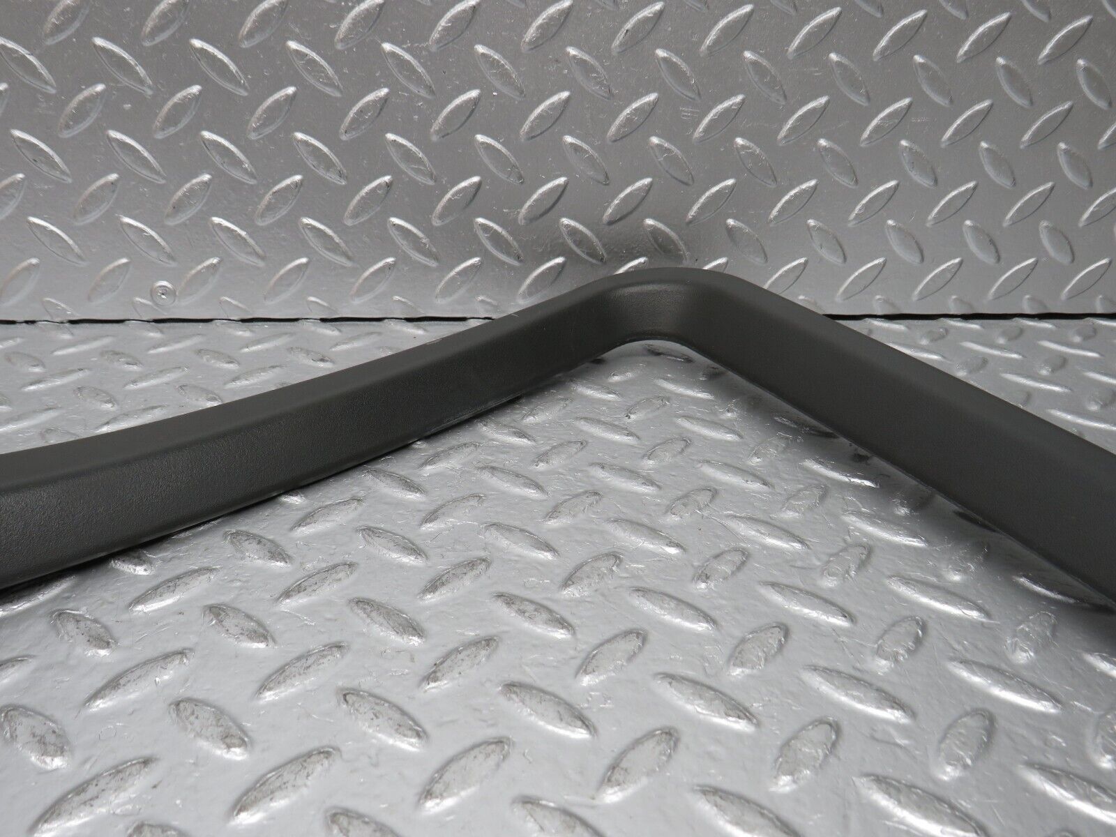 32285 Mercedes-Benz W220 S430 Front Left Door Window Frame Trim 2207250171