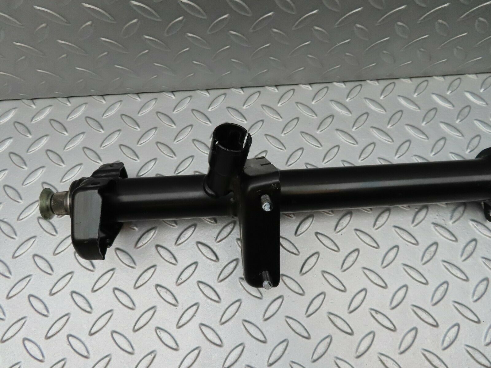 3725 Mercedes-Benz S123 200T Wagon Steering Column