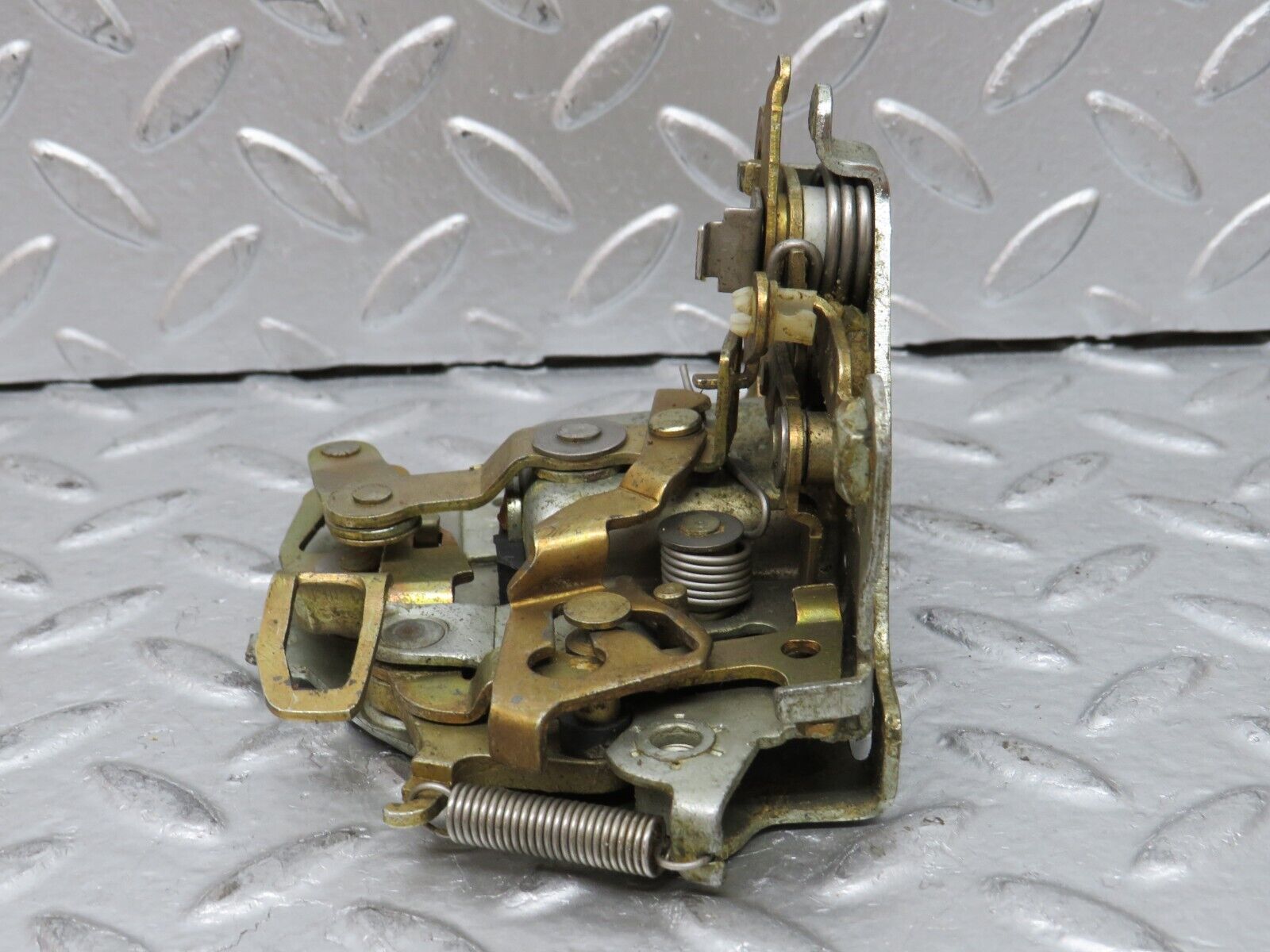 27953 Mercedes-Benz W123 280E Rear Right Door Lock Mechanism