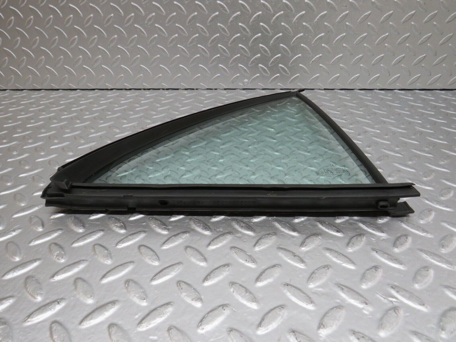 33260 Mercedes-Benz W202 C180 Rear Right Quarter Window Glass 2027350224