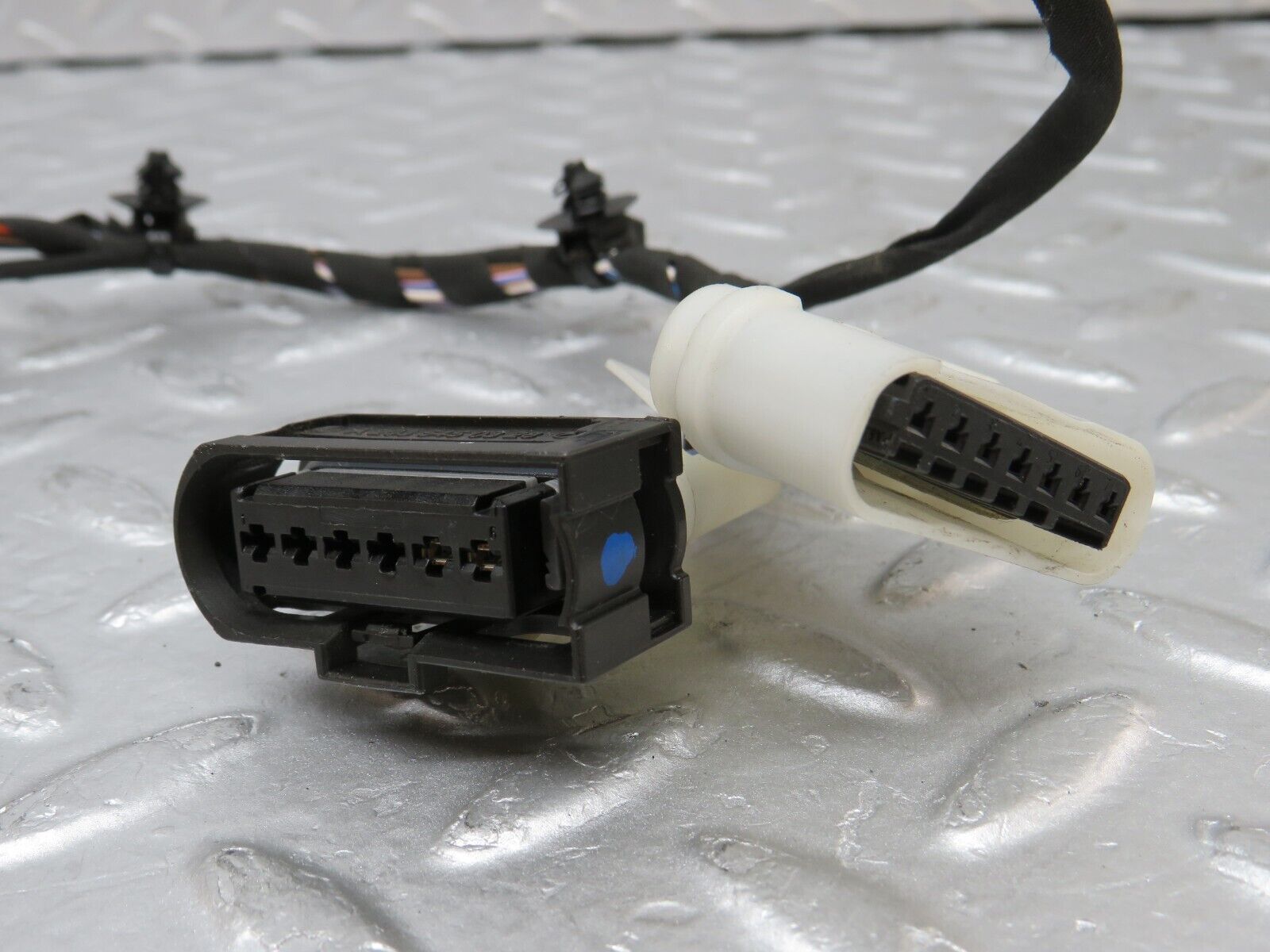 35245 Mercedes-Benz W221 Front Right Door Wire Harness 2214401813