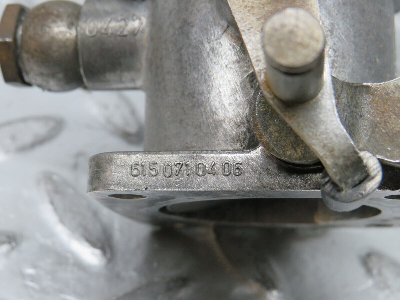 31078 Mercedes-Benz W123 200D Throttle Body Valve 6150710406