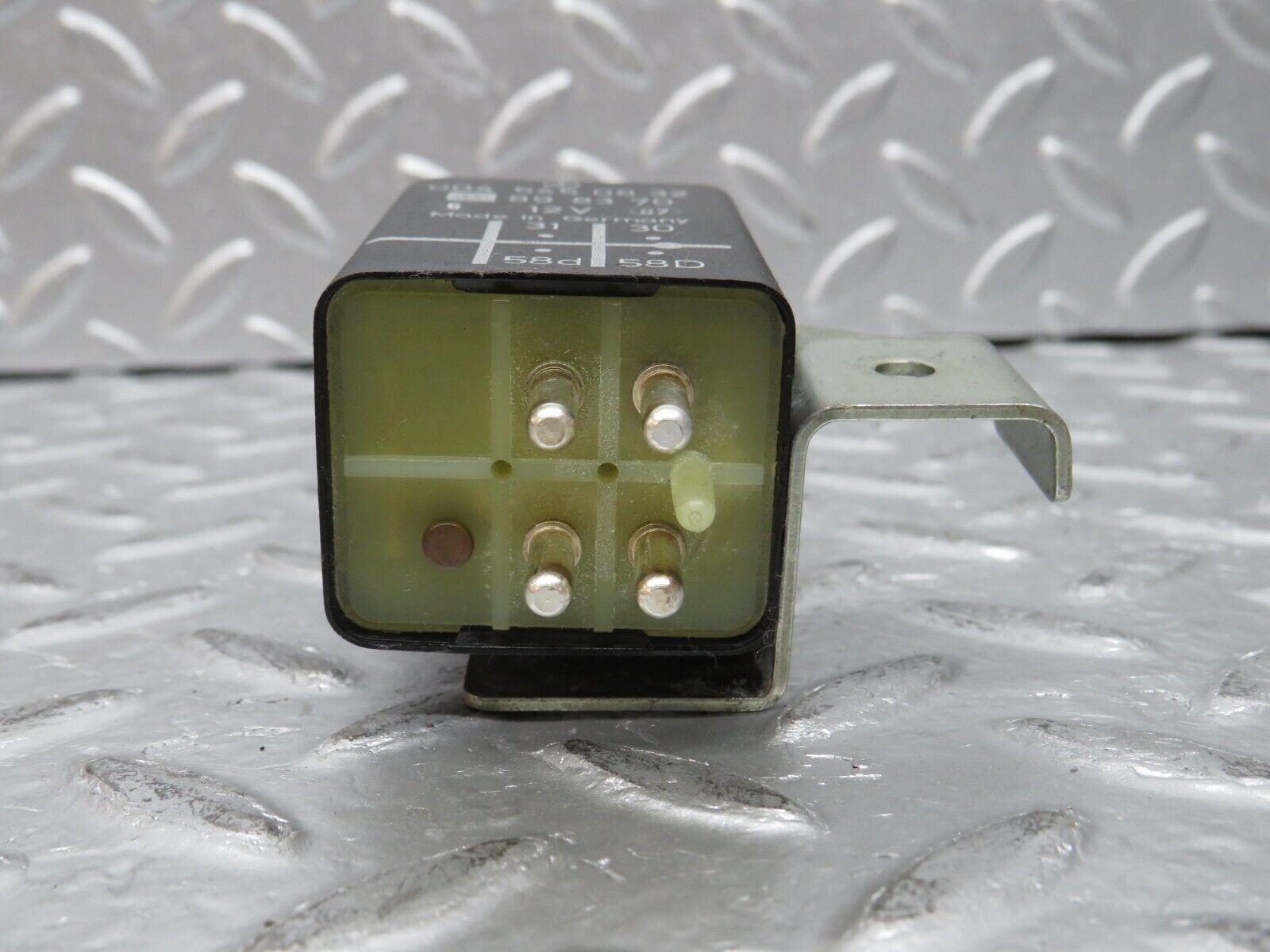 32392 Mercedes-Benz S124 300TE Wagon Instrument Cluster Light Relay 0045450832