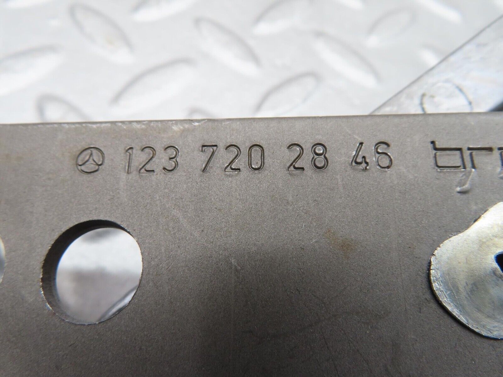 16007 Mercedes-Benz W123 280E Front Right Power Window Regulator 1237202846