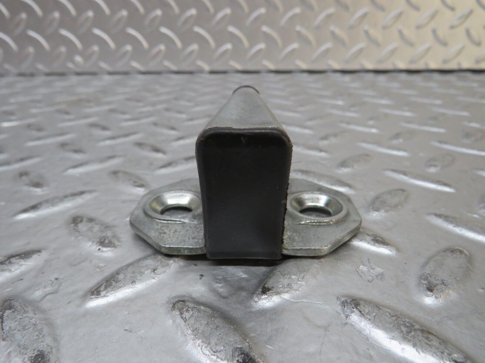 27747 Mercedes-Benz S124 300TE Wagon Door Lock Latch