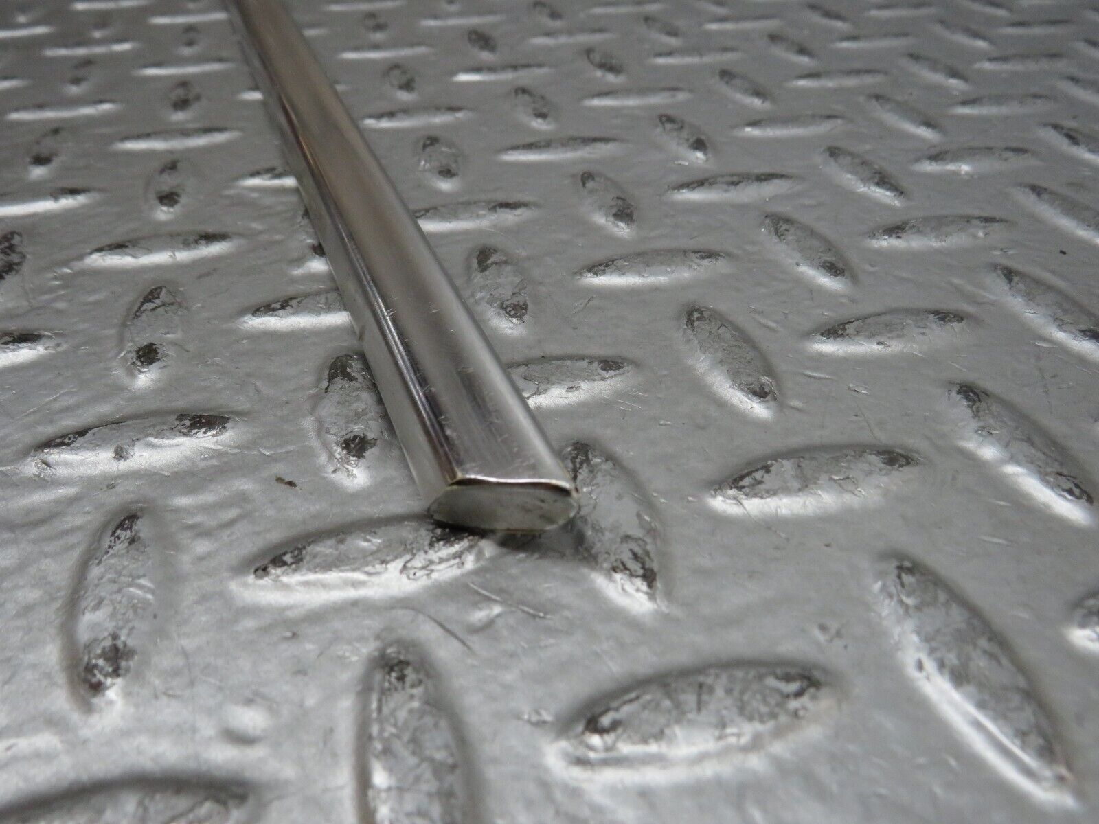 28884 Mercedes-Benz W123 230E Front Right Door Chrome Moulding Trim