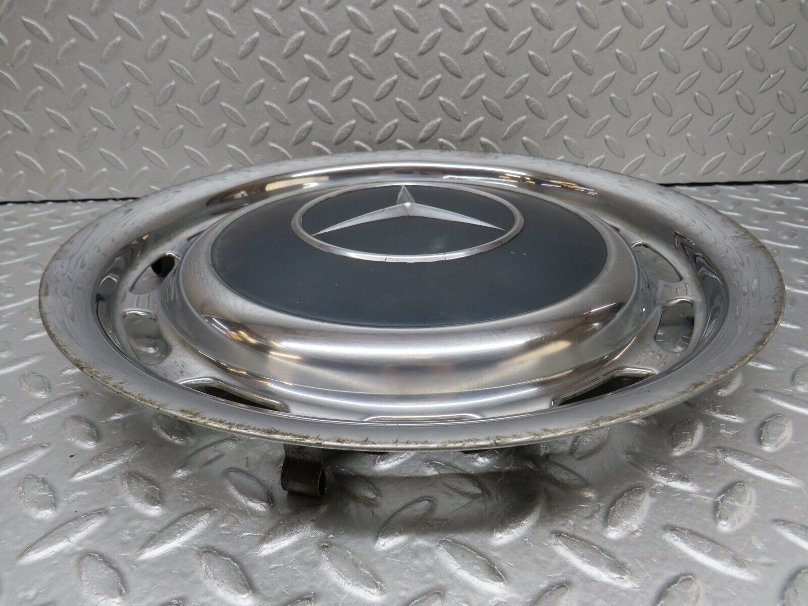 37466 Mercedes-Benz W109 300SEL Wheel Hub Cap 14"