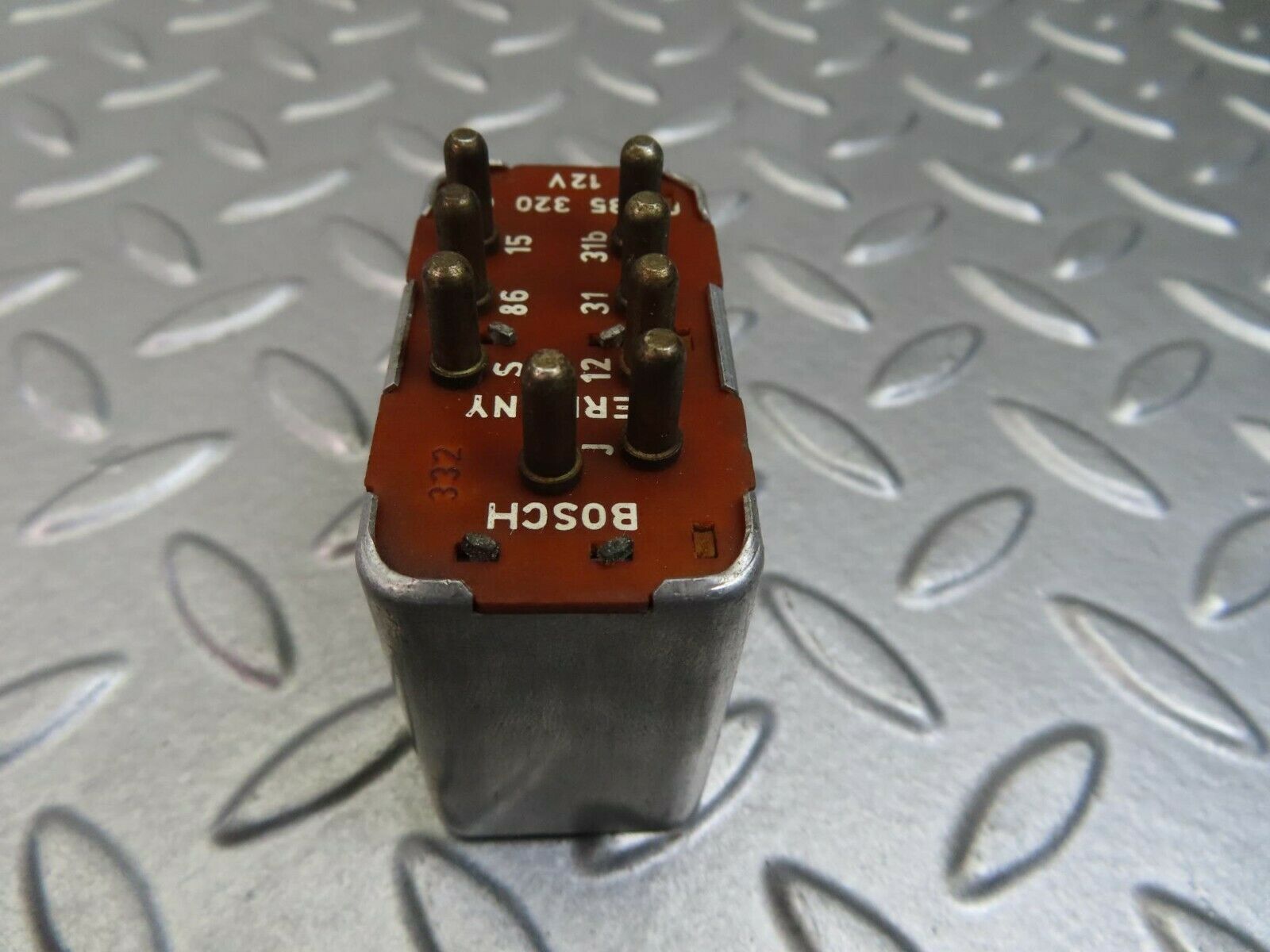 8222 Mercedes-Benz C107 Wiper Control Relay Bosch 0335320010