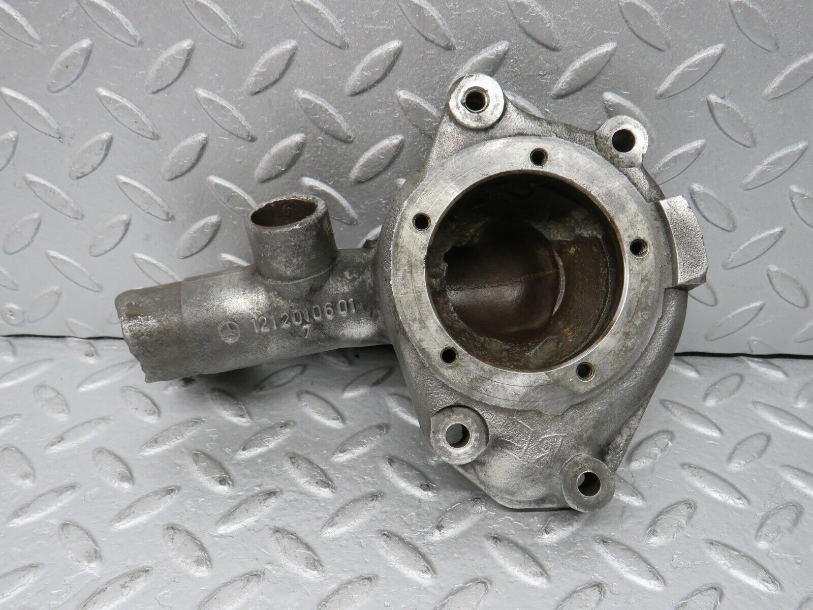 35910 Mercedes-Benz 240D OM616.912 Water Pump Housing 1212010601