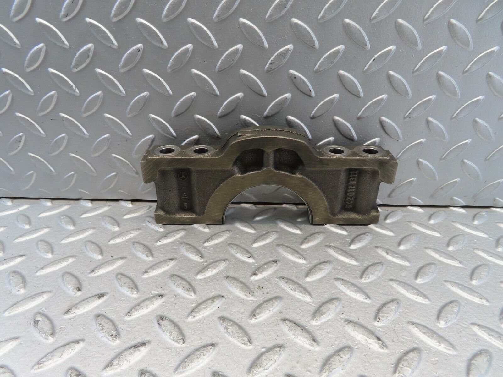 11288 Mercedes-Benz W221 S320 Crankshaft Bearing Holder Block 6420110311