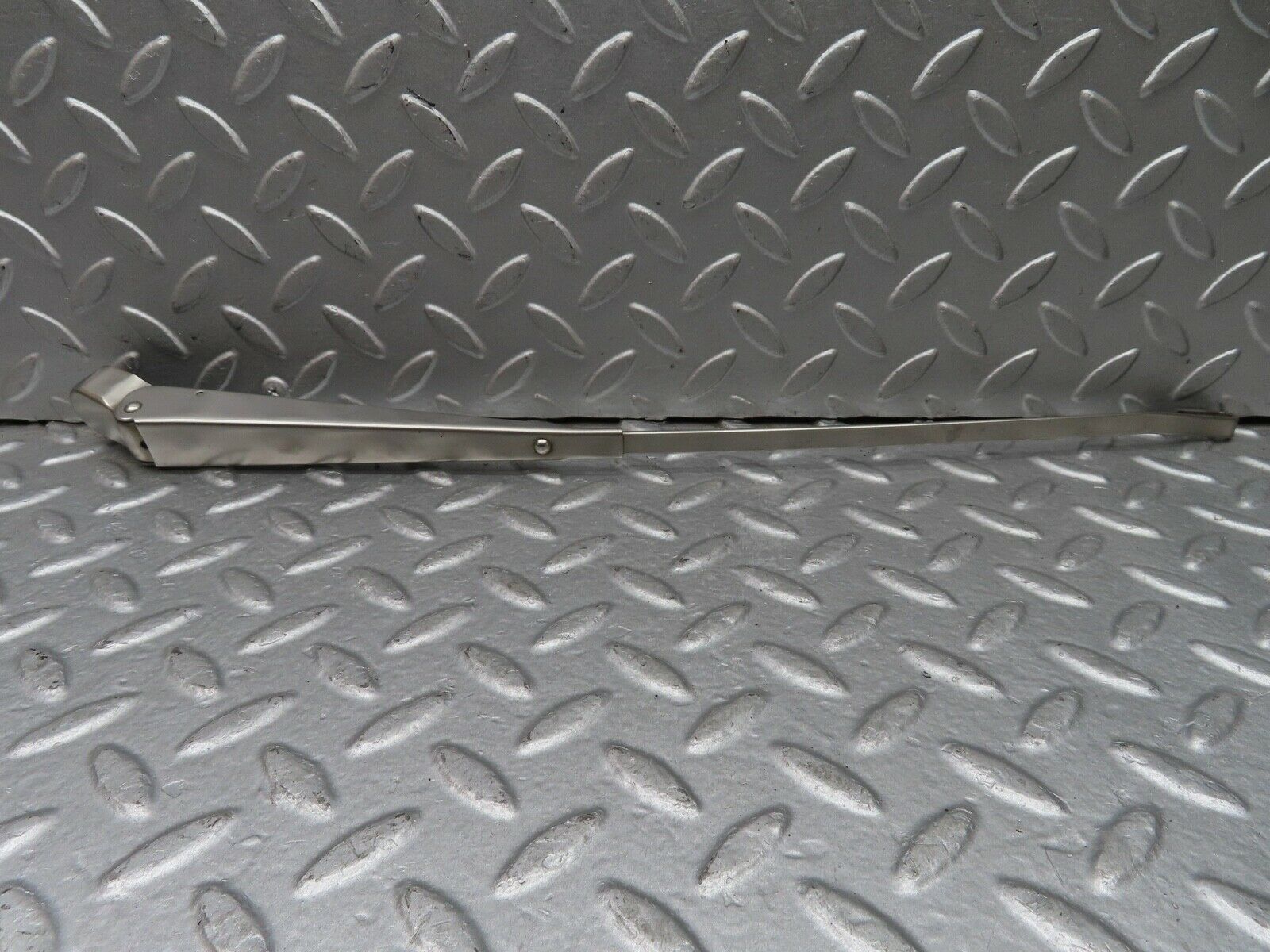 18275 Mercedes-Benz W111 220SE Coupe Wiper Arm Bosch Left Side 3399990553