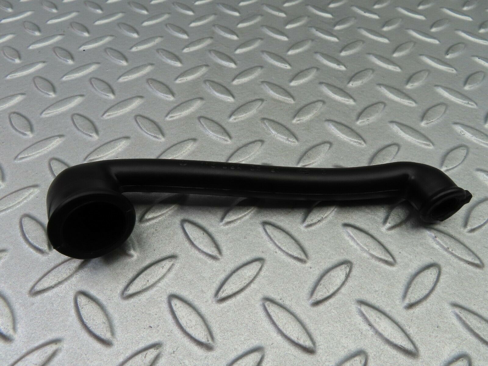 6159 Mercedes-Benz W126 380SE Air Hose For Valve Cover 1160940591