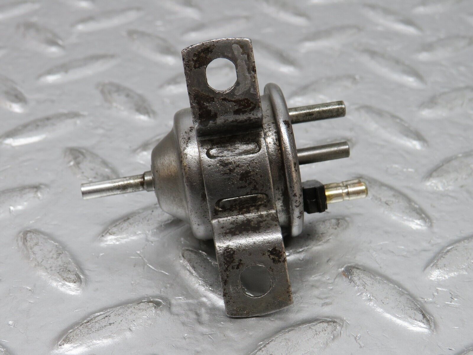 0781 Mercedes-Benz C107 350SLC Coupe Vacuum Check Valve