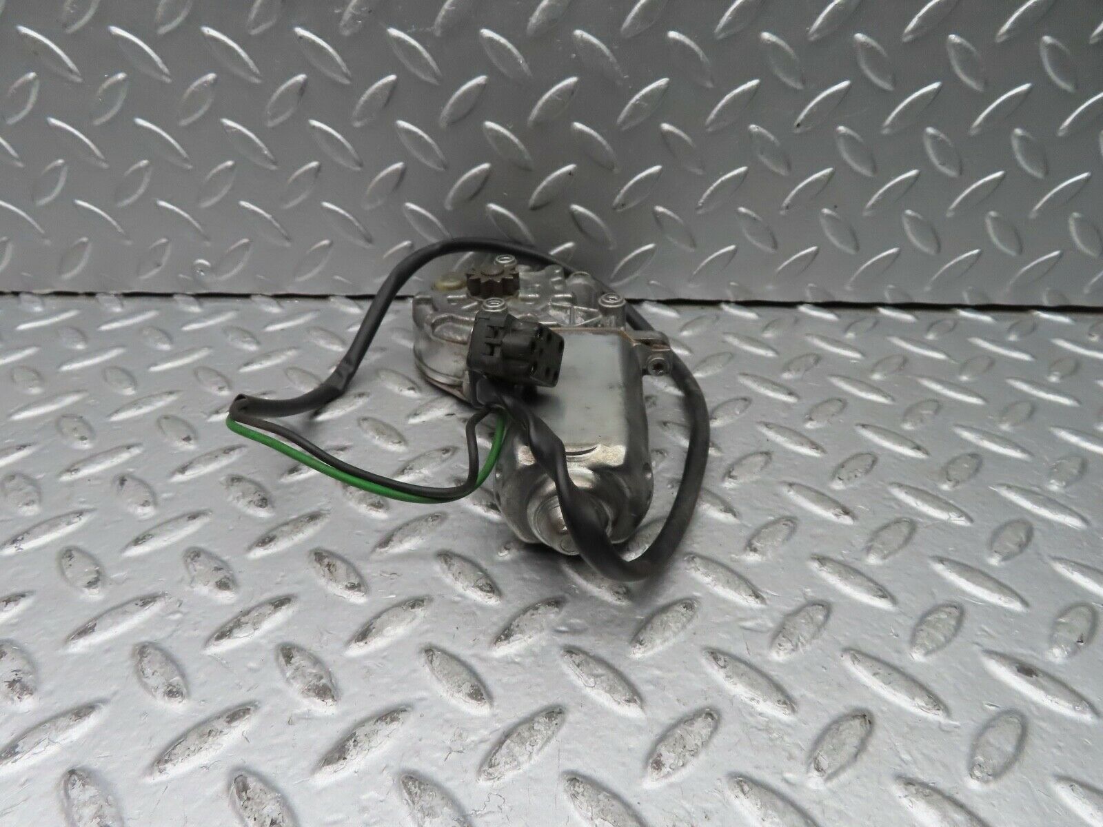 21441 Mercedes-Benz W126 300SE Rear Left Window Regulator Motor 0130821037